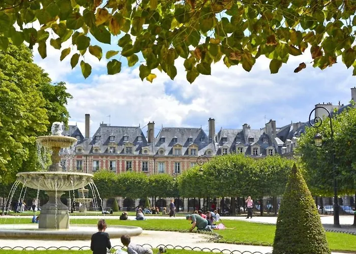 Luxury In Prestigious Le Marais - Location Apartment *