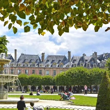 Luxury In Prestigious Le Marais - Location דירה *